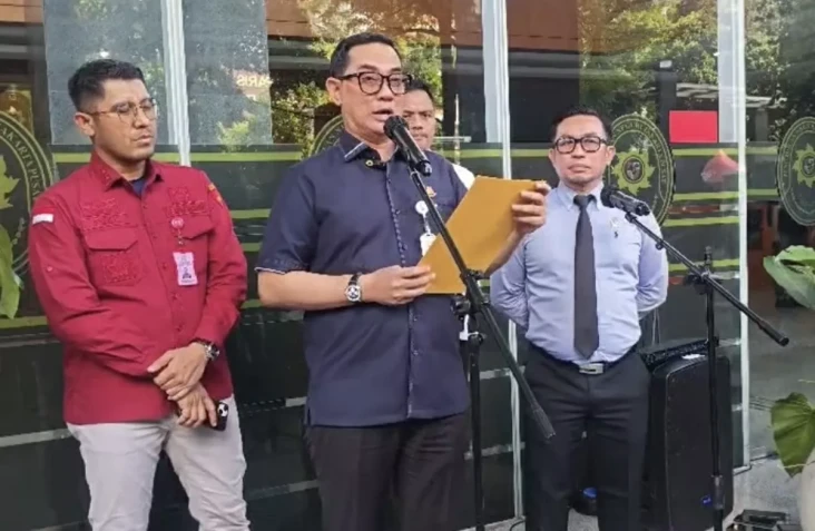 9 Tersangka Korupsi...