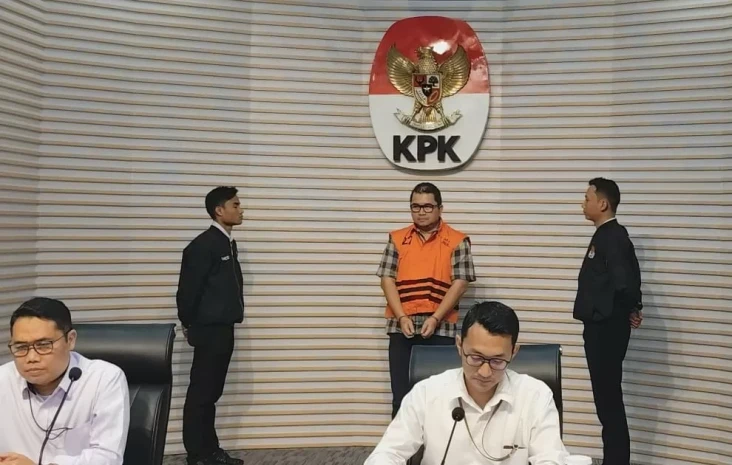 KPK Tahan Mantan Dirut...