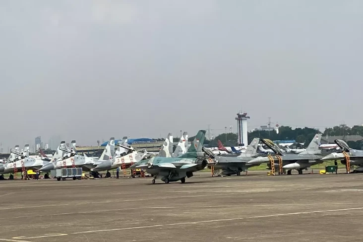 Puluhan Pesawat Tempur...