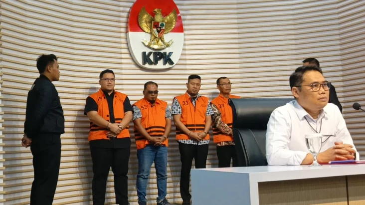KPK Tahan 4 Tersangka...