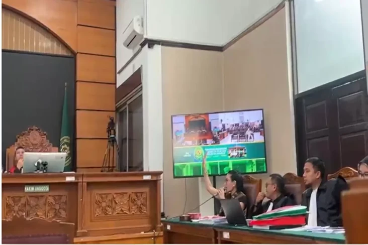Sidang Memanas, Nikita...