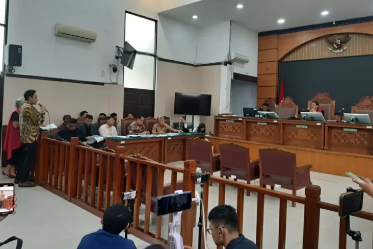 12 Tokoh Ajukan Amicus...
