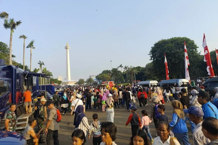 Jalan Kaki dari Tugu...