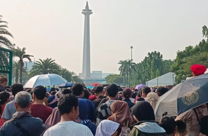 Antrean Panjang, Warga...
