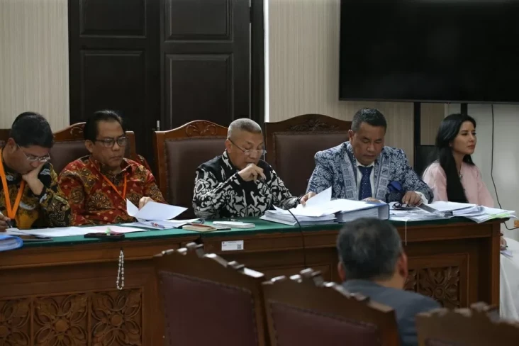 Kuasa Hukum Nadiem Makarim...