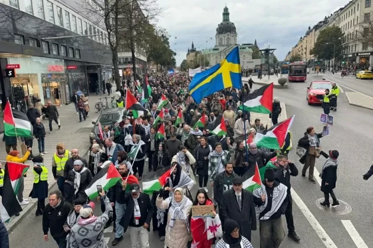 42 Aktivis dari Armada...