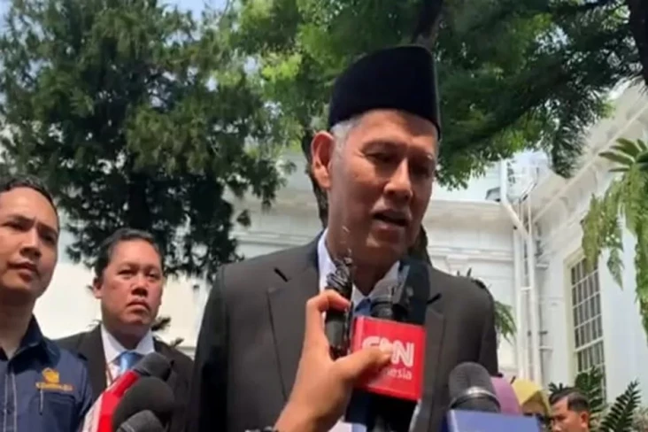 Tiba di Istana, Anggito...