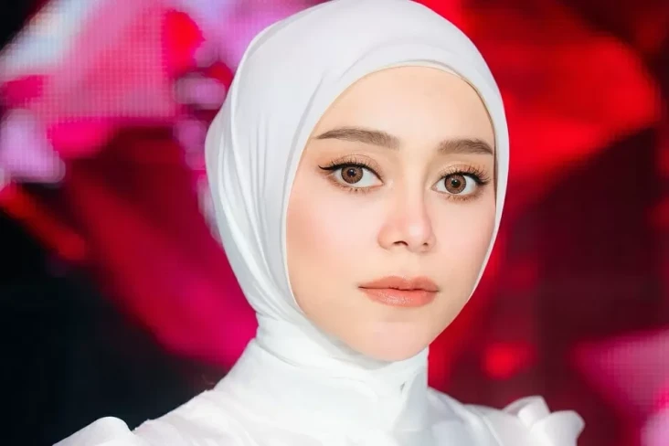 Diam dan Enggan Berkomentar,...