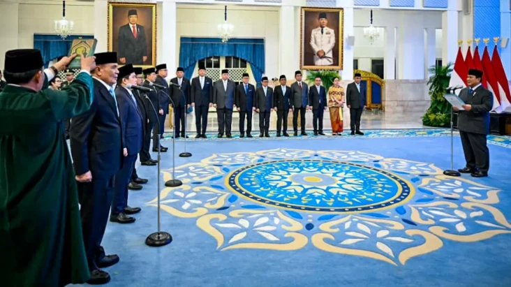 Daftar Lengkap Menteri...
