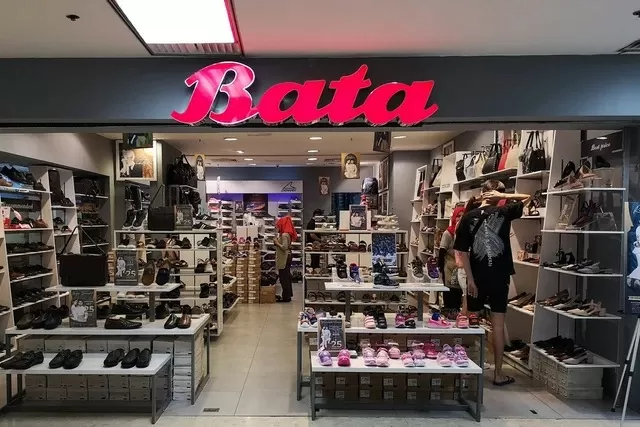 Terus Merugi, Sepatu...