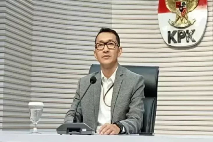 KPK Periksa Eks Dirjen...