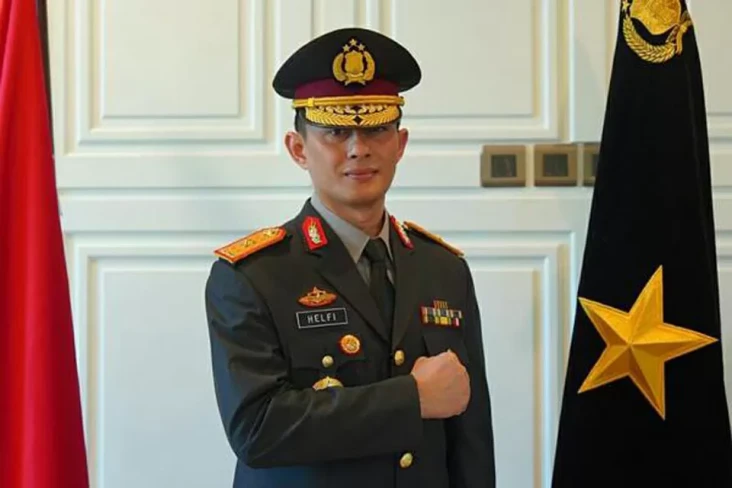 Profil Irjen Pol Helfi...