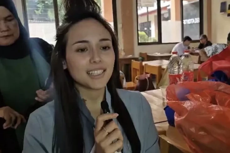 Cerita Edelenyi Greta...