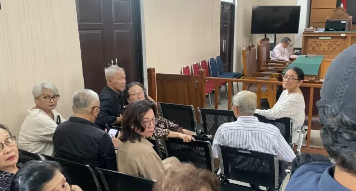 Ayah, Ibu, dan Istri...