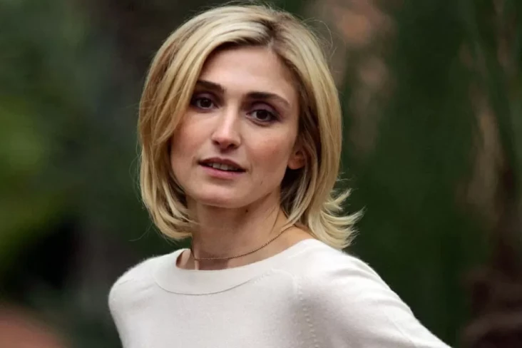 Profil Julie Gayet,...