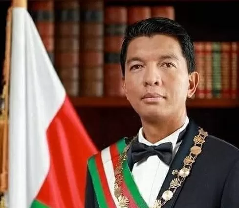 Mantan DJ Ini Jadi Presiden...