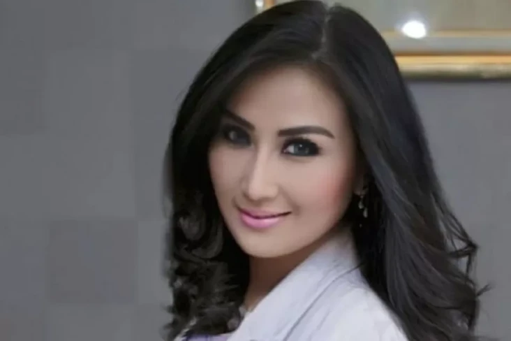 Biodata Lita Gading,...