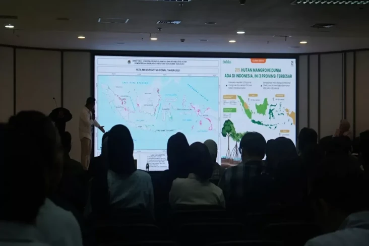 Universitas Bakrie Gelar...