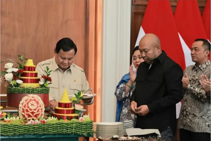 Prabowo Tumpengan Bareng...