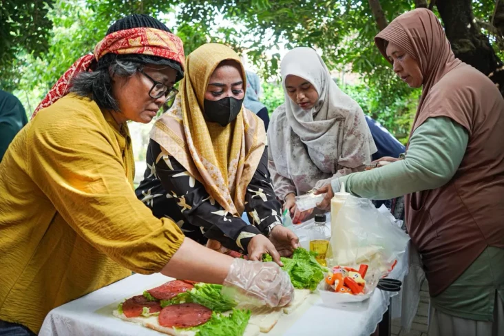 Sandi Uno Ciptakan Lapangan...