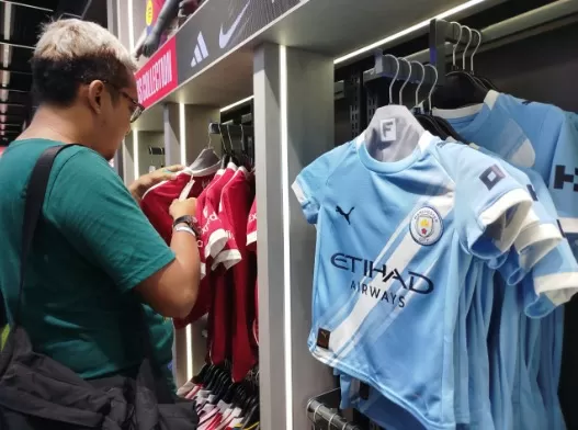 Berburu Jersey dengan...