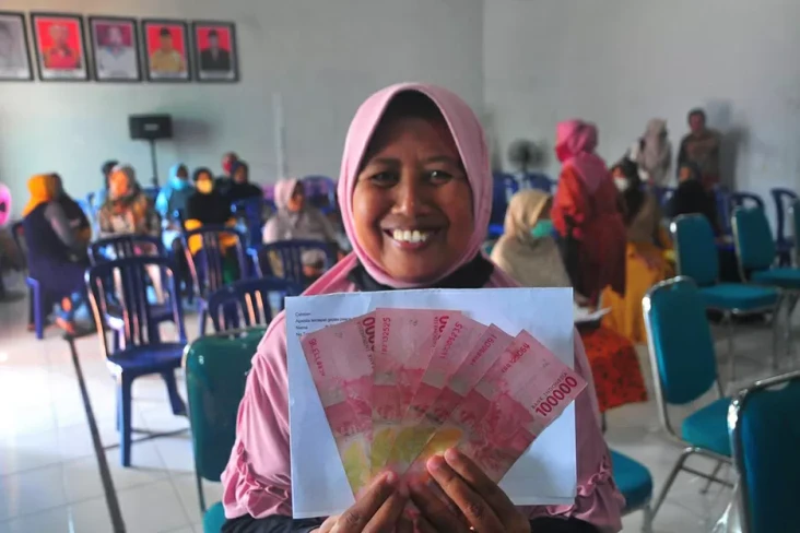 Daya Beli Masih Lemah,...