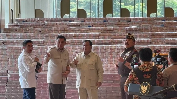 Ternyata Tumpukan Uang...