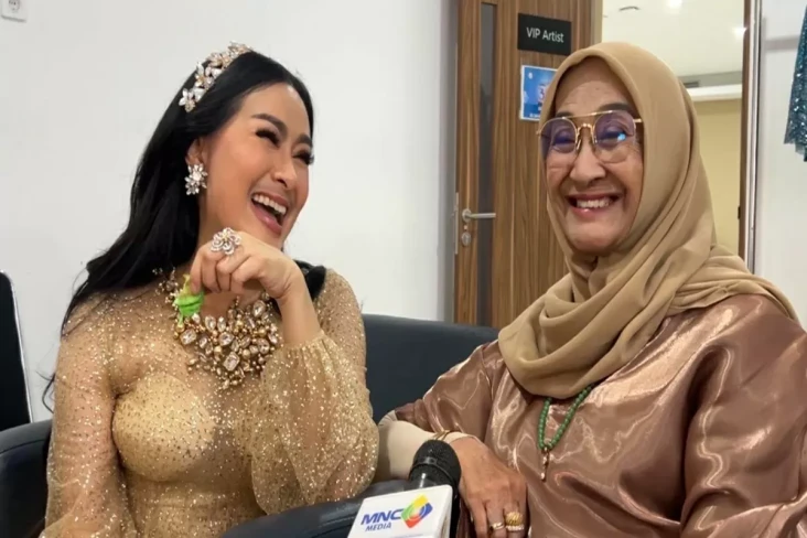 Cerita Iis Dahlia Bikin...