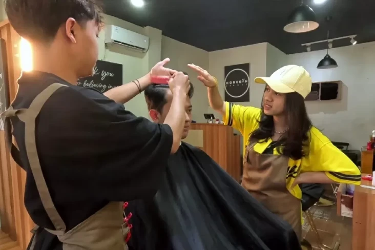 Azia Bikin Barbershop...
