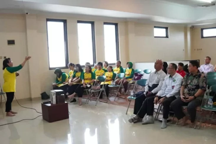 Tata Rumah Lebih Rapi,...