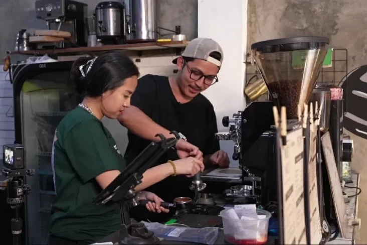 Azia Riza Jadi Barista...