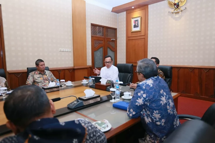 Rapat Internal Bareng...