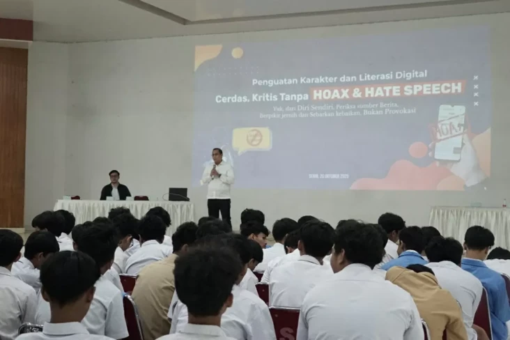 Pelajar SMK Cyber Media...