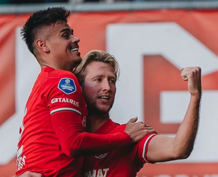 Kapten FC Twente Pasang...