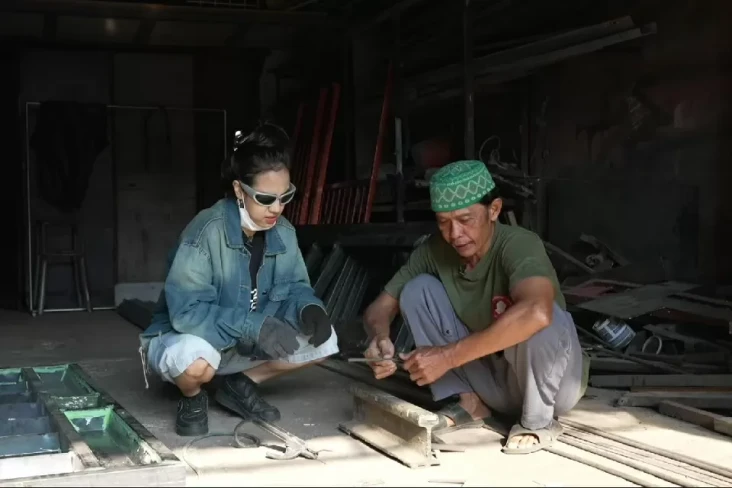 Azia Riza Jadi Tukang...