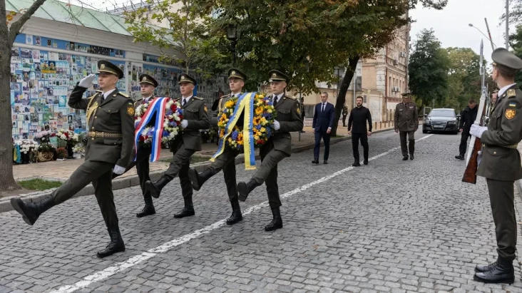 Zelensky Kirim Pasukan...