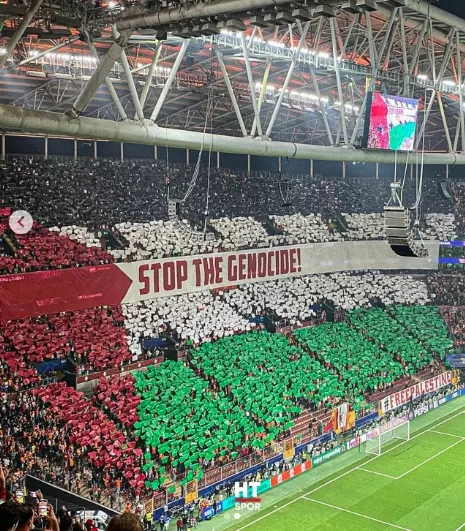 Koreografi Raksasa Bendera...