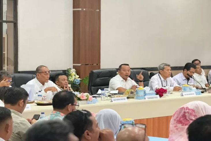 Rapat Satgas Pengendalian...