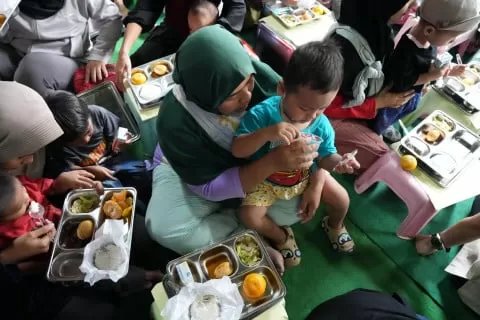 Penerima Program MBG...