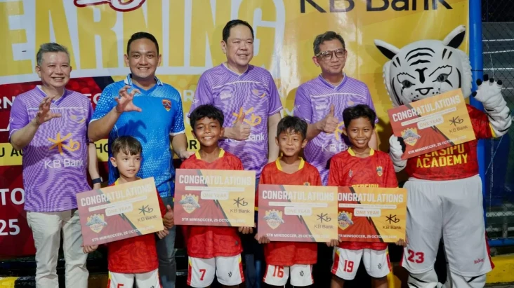 KB Bank Berikan Beasiswa...