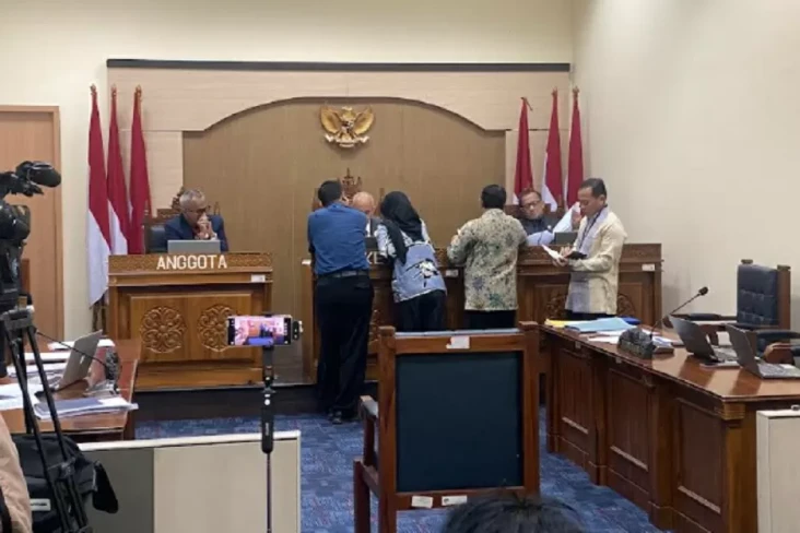 Soal Ijazah Jokowi,...