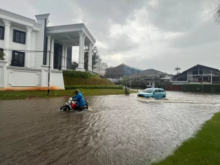 Banjir Rendam 20 RT...
