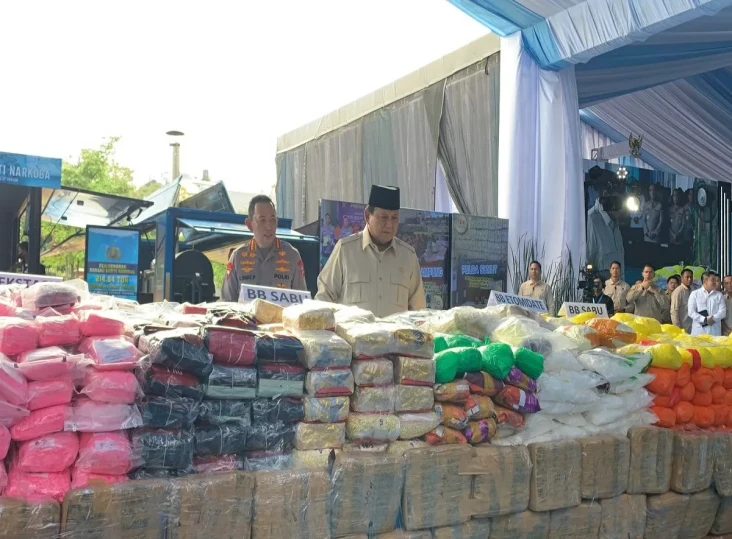 Prabowo Hadiri Pemusnahan...