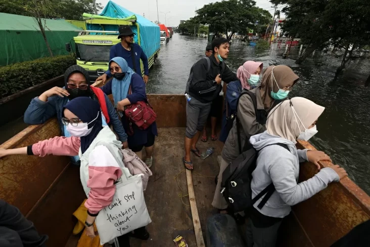 Banjir Semarang, 3 Orang...