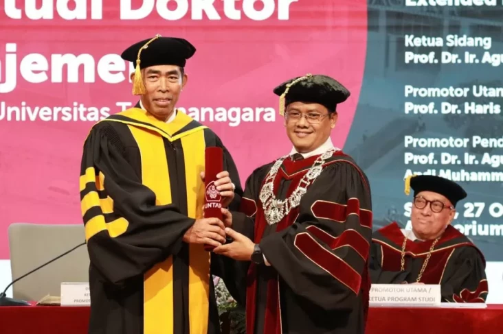 Dirut Askrindo Raih...