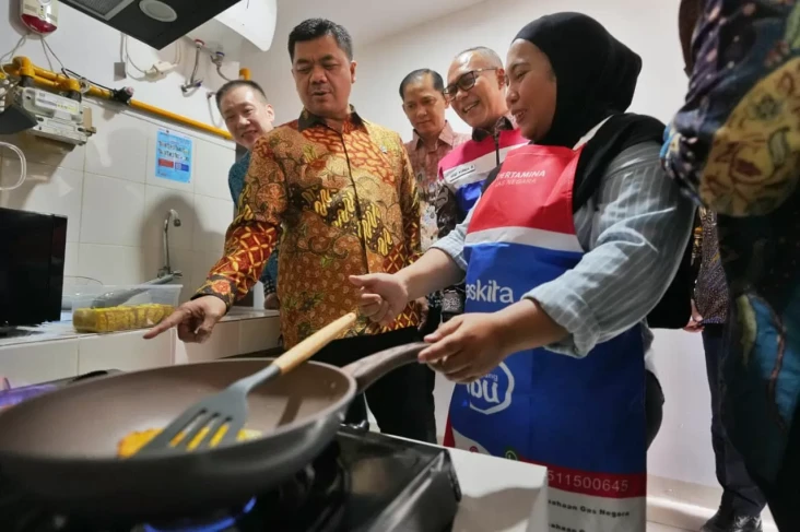 PGN Salurkan Gas Bumi...