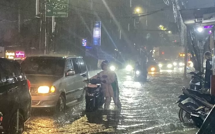 Kemang Langganan Banjir,...