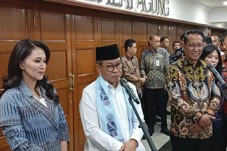 Bersama Menkum Resmikan...