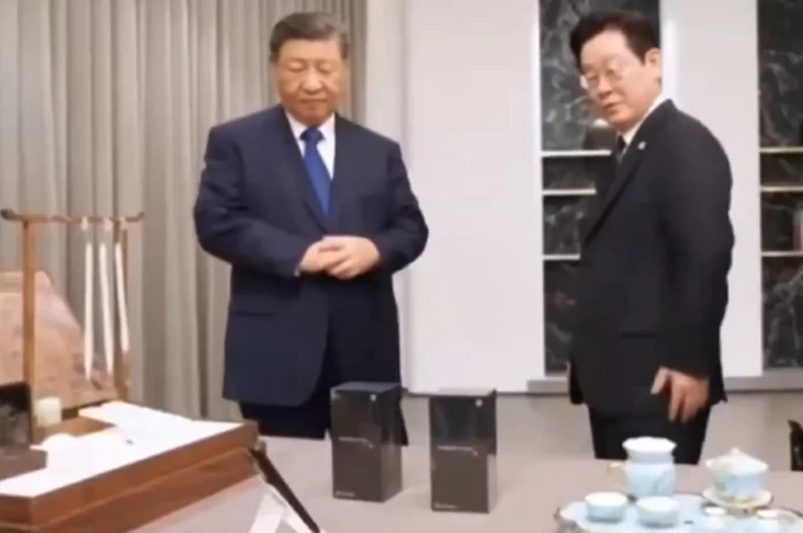 Xi Jinping Bercanda...
