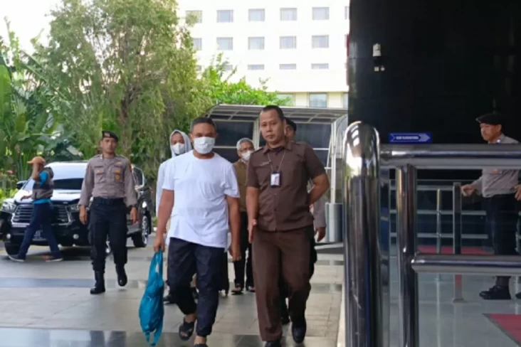 Gubernur Riau Kena OTT,...